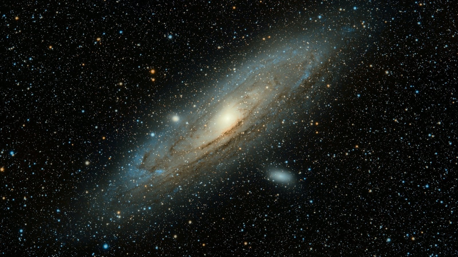 Side-by-side comparison of Ha and OIII narrowband frames blended into a bi-colour composite